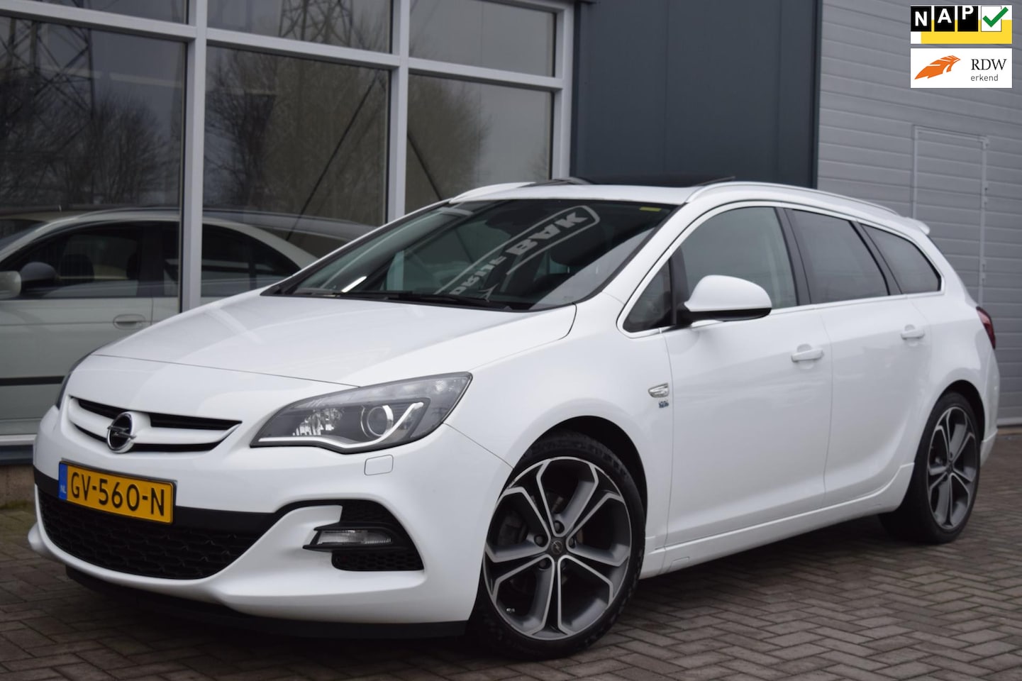 Opel Astra Sports Tourer - 1.6 Turbo Sport + | OPC | Dak | Leder | NAP + APK 10-2026 - AutoWereld.nl