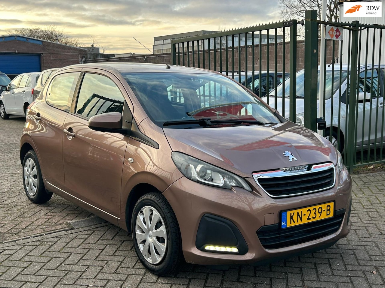 Peugeot 108 - 1.0 e-VTi Active Airco elektrische ramen cv op afs elektrische ramen - AutoWereld.nl