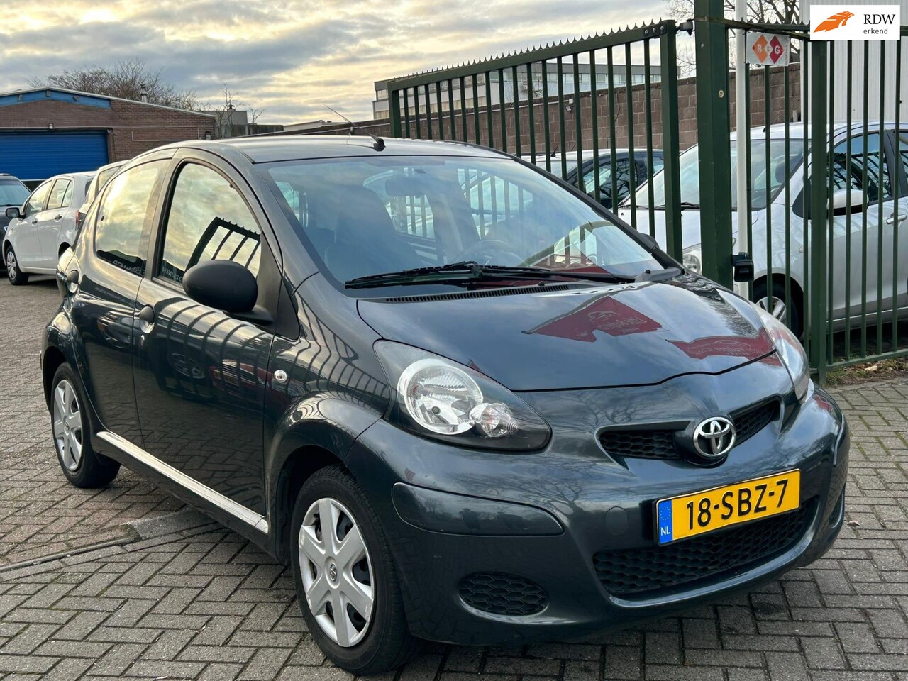Toyota Aygo - 1.0-12V Now Airco elektrische ramen cv op afs - AutoWereld.nl