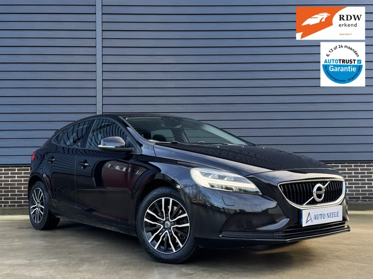 Volvo V40 - 2.0 T2 Nordic+ NAP, Nieuwe model, LED - AutoWereld.nl