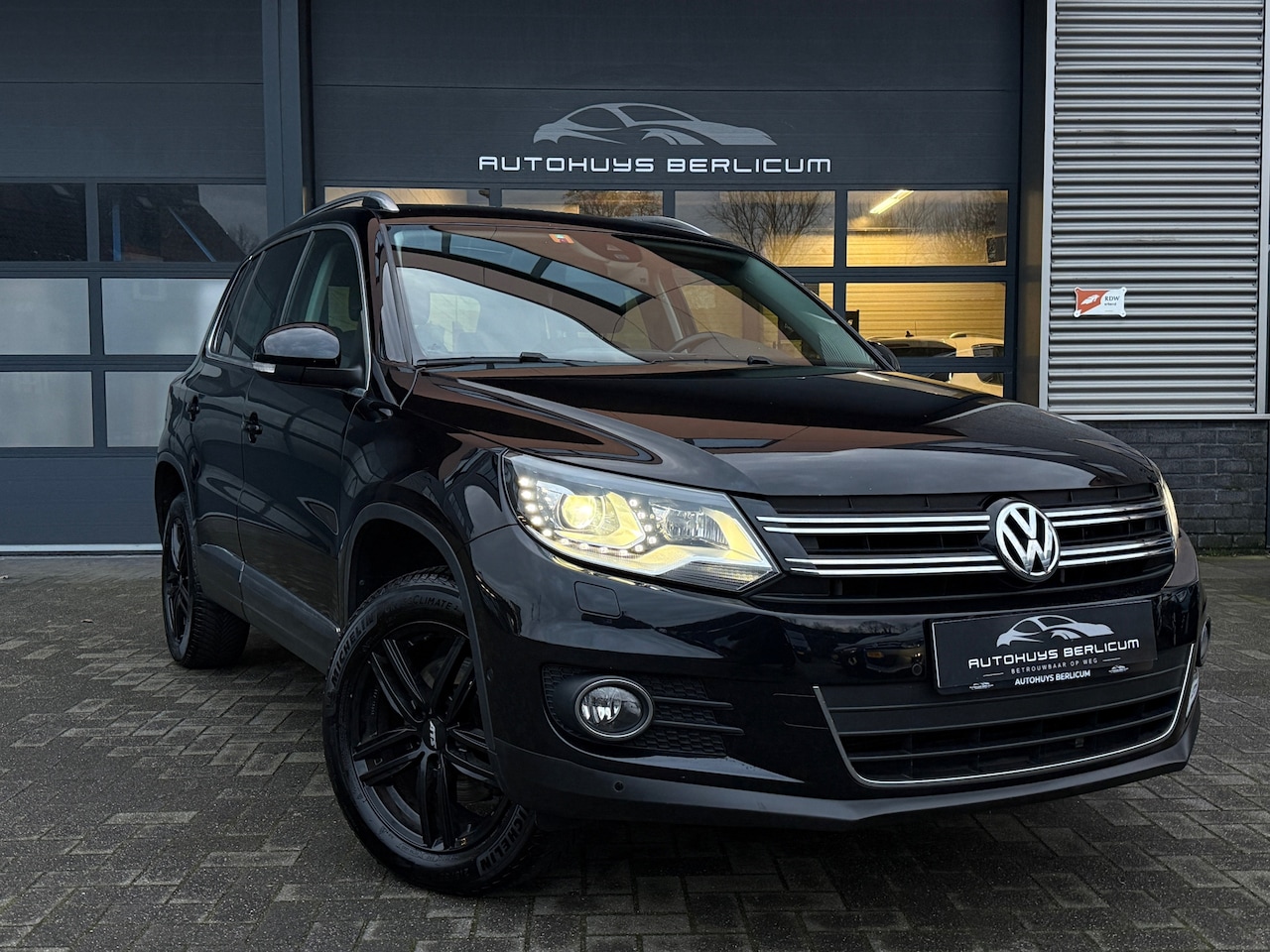 Volkswagen Tiguan - 2.0 TSI Sport&Style 4Motion - AutoWereld.nl