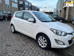 Hyundai i20 - 1.2i i-Deal blue drive 5 deurs