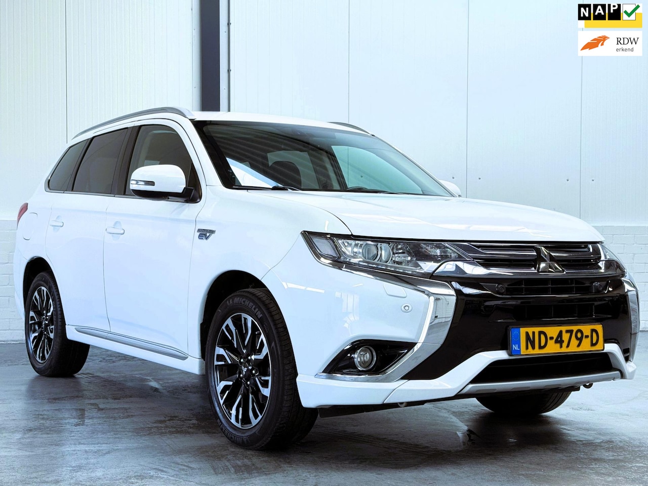 Mitsubishi Outlander - 2.0 PHEV Executive Edition Dealer O.H.|Trekhaak - AutoWereld.nl