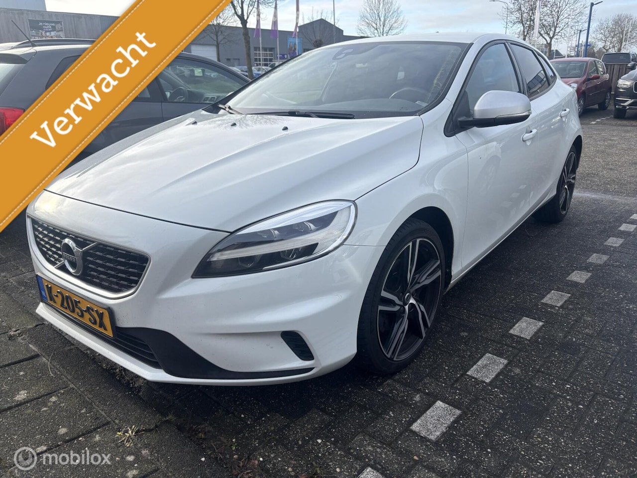 Volvo V40 - 2.0 T2 R-Design 2.0 T2 R-Design - AutoWereld.nl
