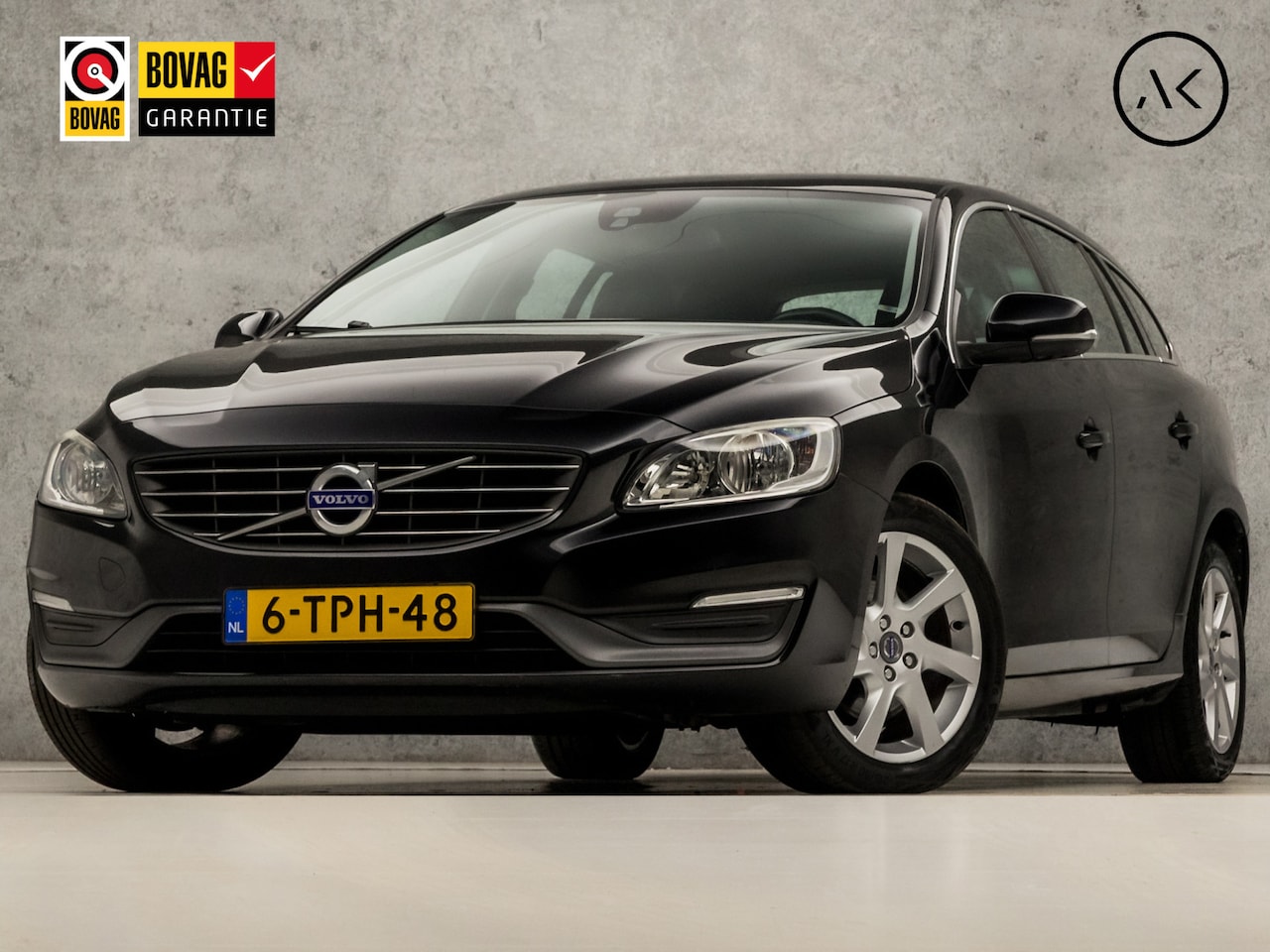 Volvo V60 - 1.6 T3 Momentum Sport 150Pk Automaat (NAVIGATIE, CLIMATE, LEDER, SPORTSTOELEN, CRUISE, LM - AutoWereld.nl