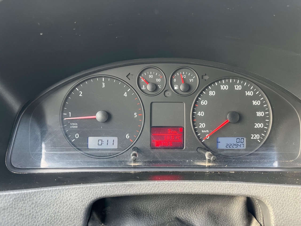 Volkswagen Transporter - 2.5 TDI L2H1 DSG broken intake valve - AutoWereld.nl