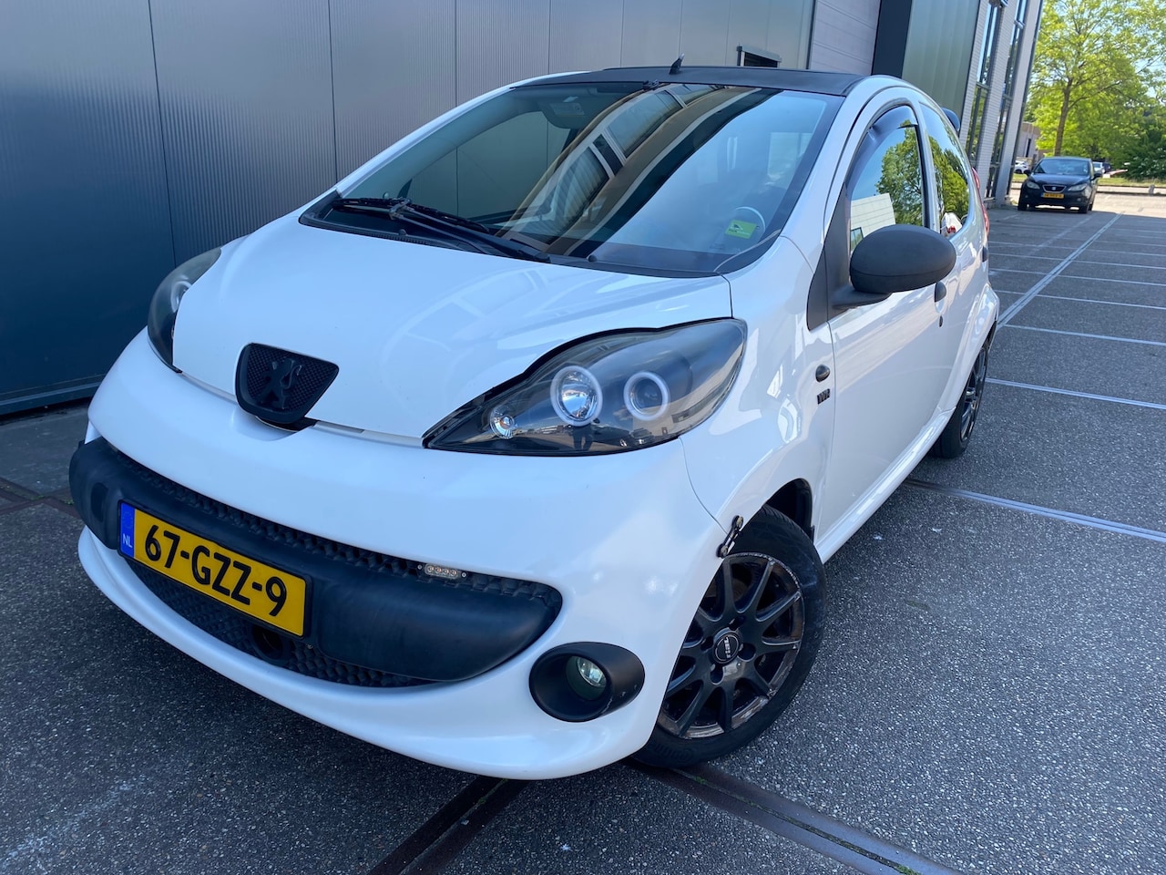 Peugeot 107 - 1.0-12V XR / APK / DAK / SPORT STOEL / VEEL OPTIES / 5DRS / RIJD EN SCHAKELT GOED!! - AutoWereld.nl