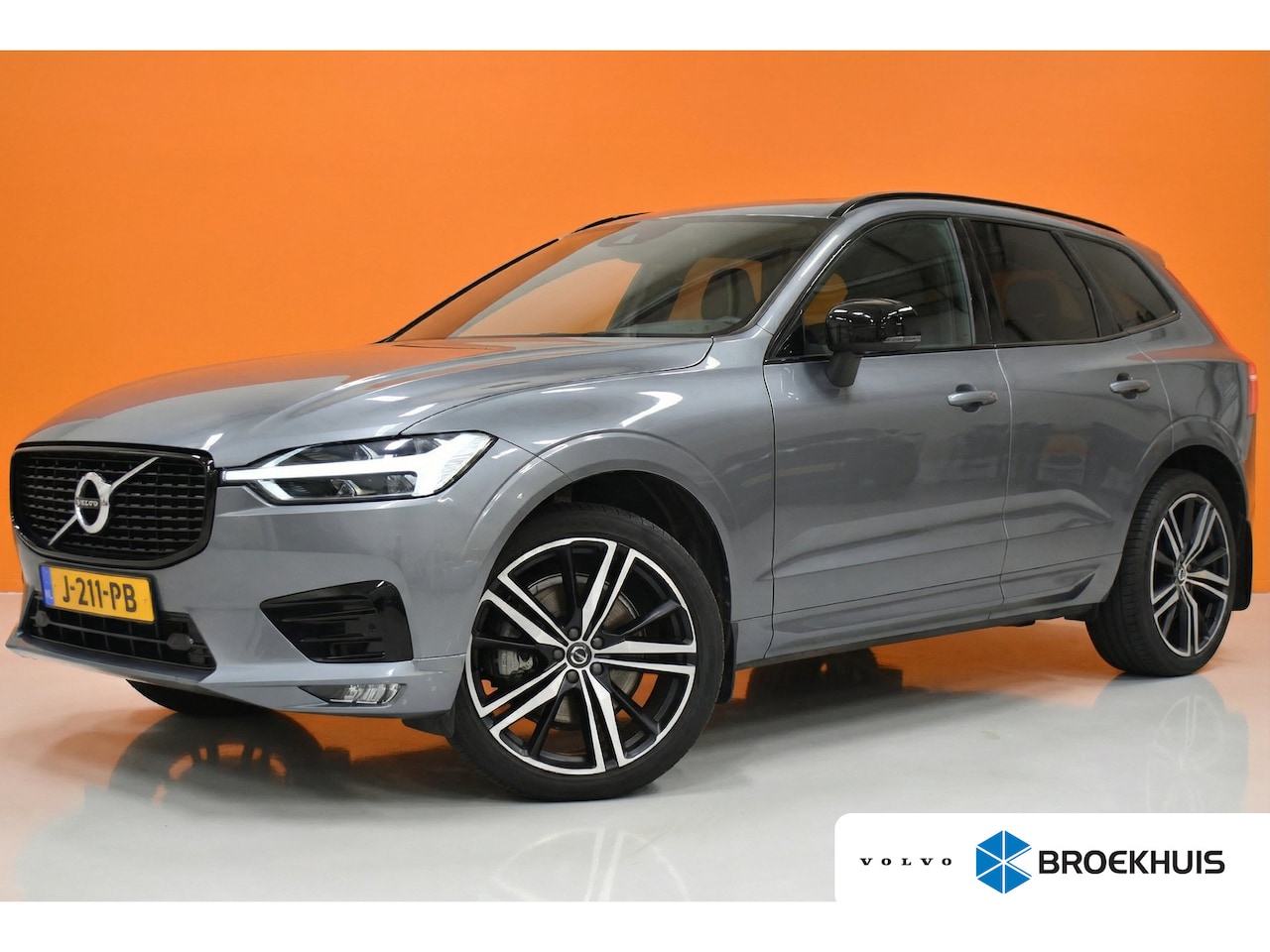 Volvo XC60 - 2.0 B5 R-Design | Lage KM! | 21'' | Panorama | Head-Up | Standkachel | Trekhaak - AutoWereld.nl