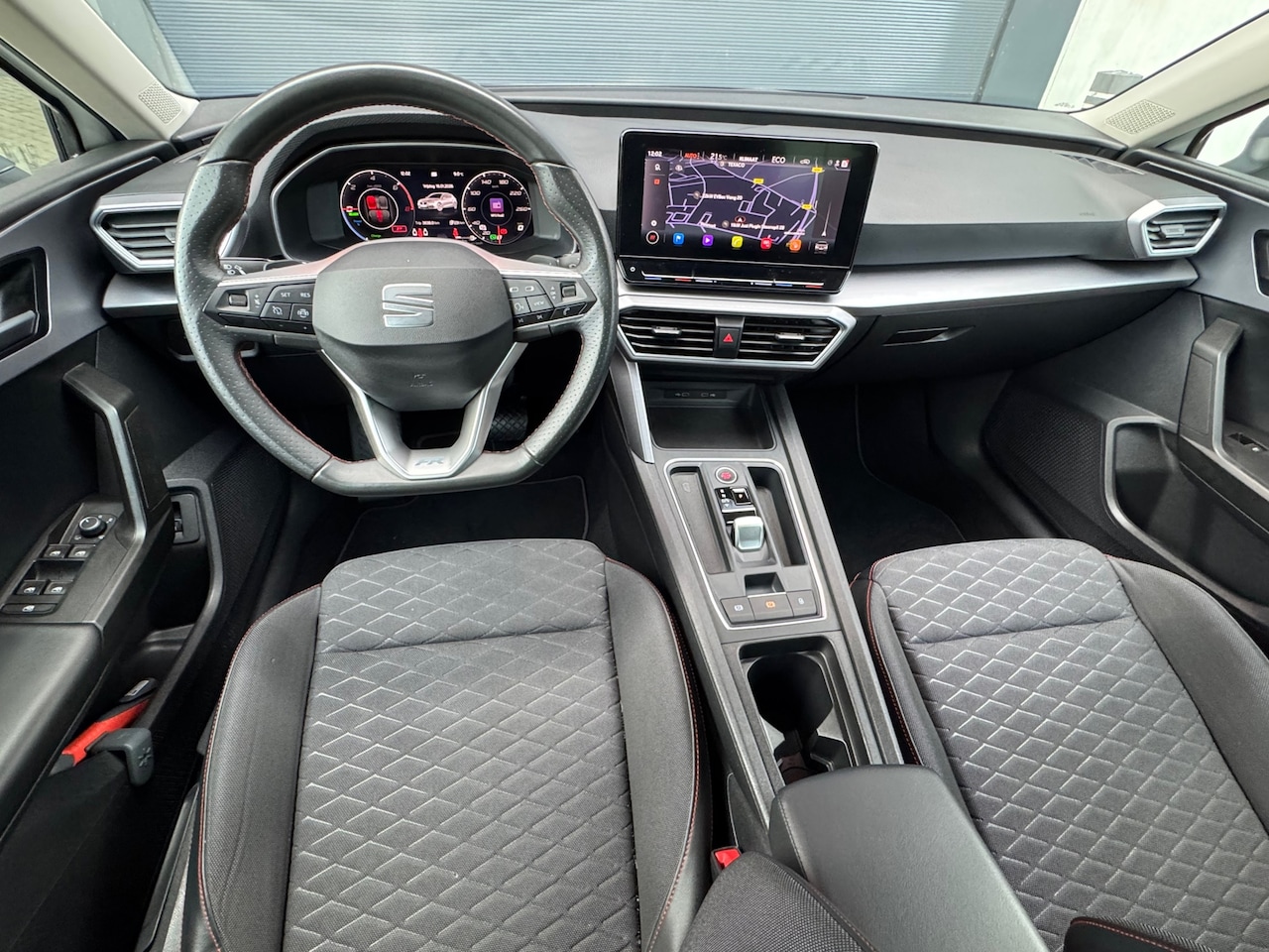 SEAT Leon Sportstourer - 1.4 TSI eHybrid PHEV FR * AppleCarPlay * Rijstrooksensor * PDC * - AutoWereld.nl