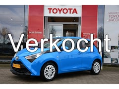 Toyota Aygo - 1.0 VVT-i x-play 5-deurs 72pk | Apple Carplay/Android Auto | Airco | Achteruitrijcamera |