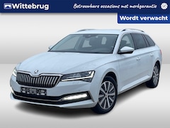 Skoda Superb Combi - 1.4 TSI iV 218PK Style / Zwenkbare Trekhaak / Digitale Cockpit / LED Matrix / Achteruitrij