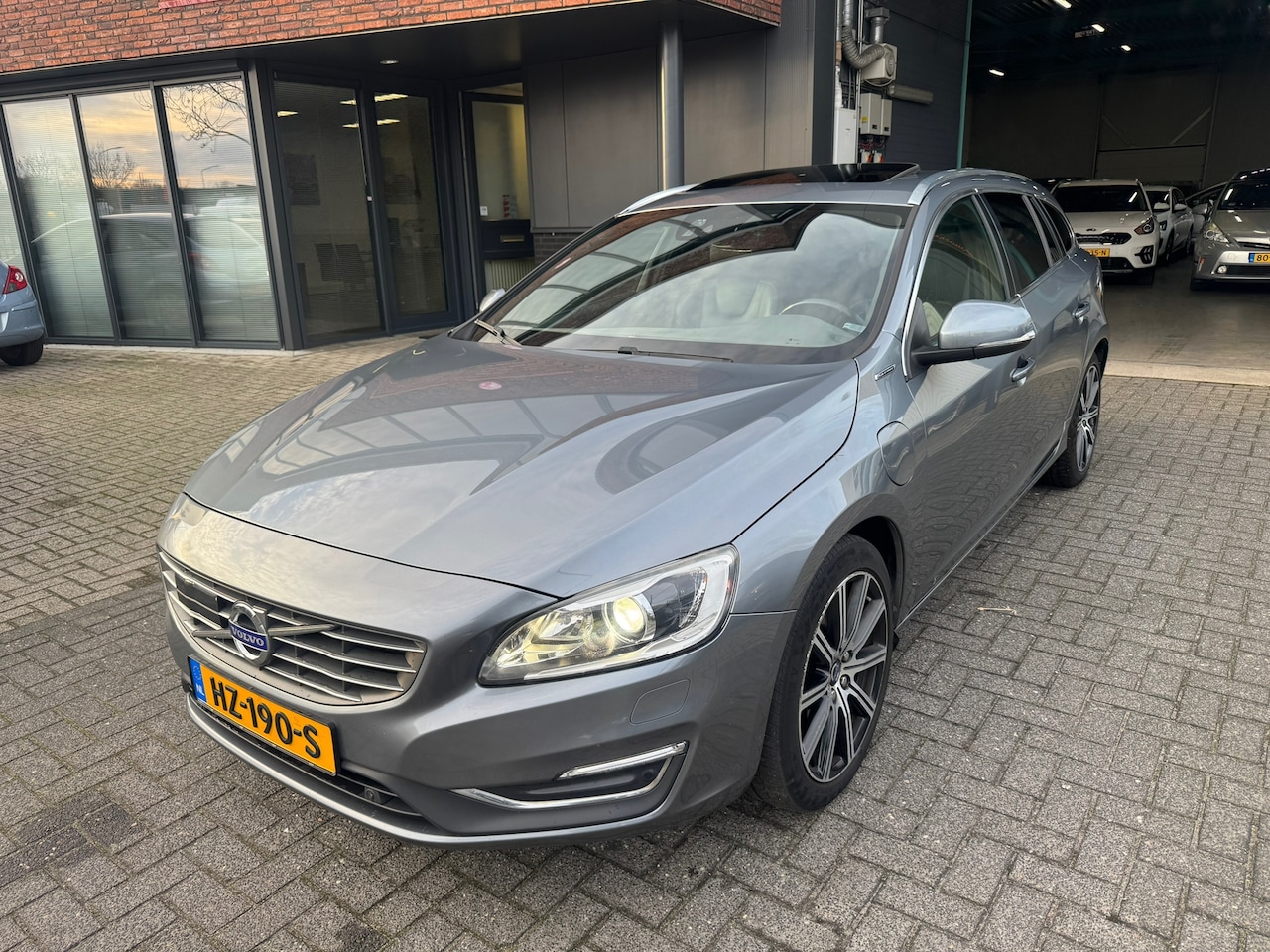 Volvo V60 - 2.4 D6 Twin Engine ACC BLIS S DAK CAMERA LEDER TREKHAAK VOL - AutoWereld.nl