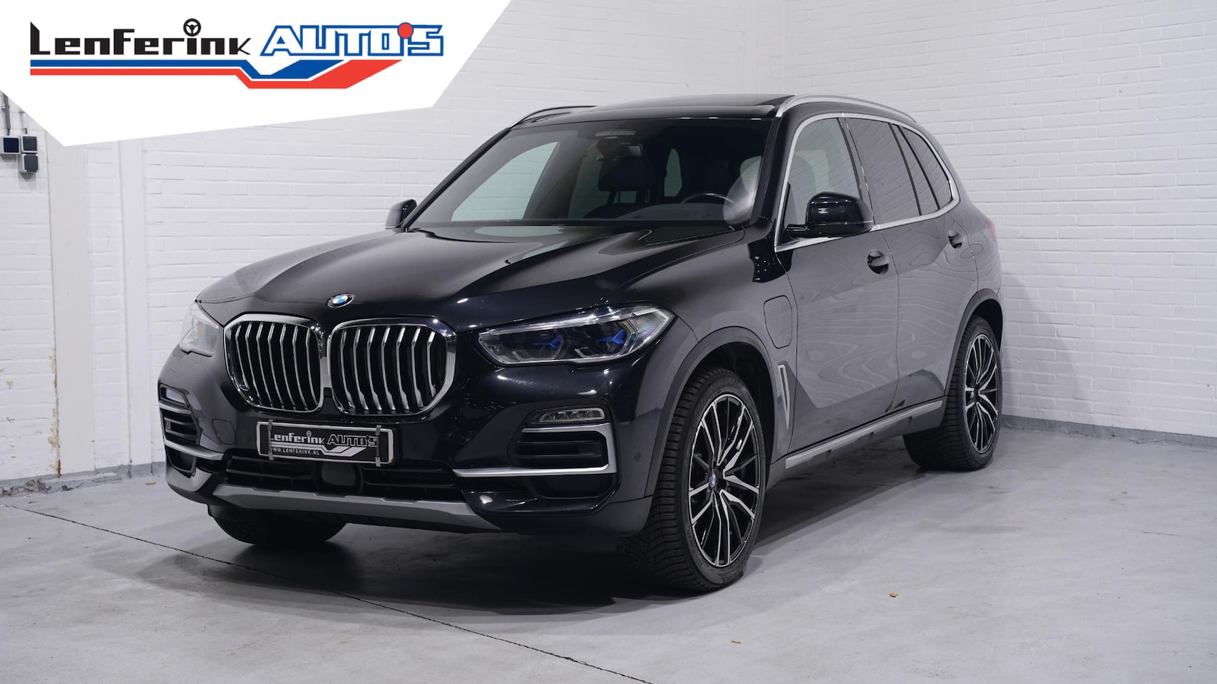 BMW X5 - xDrive45e xLine Panodak Comfortstoelen Harman Kardon Camera Hud Apple Carplay Luchtvering - AutoWereld.nl