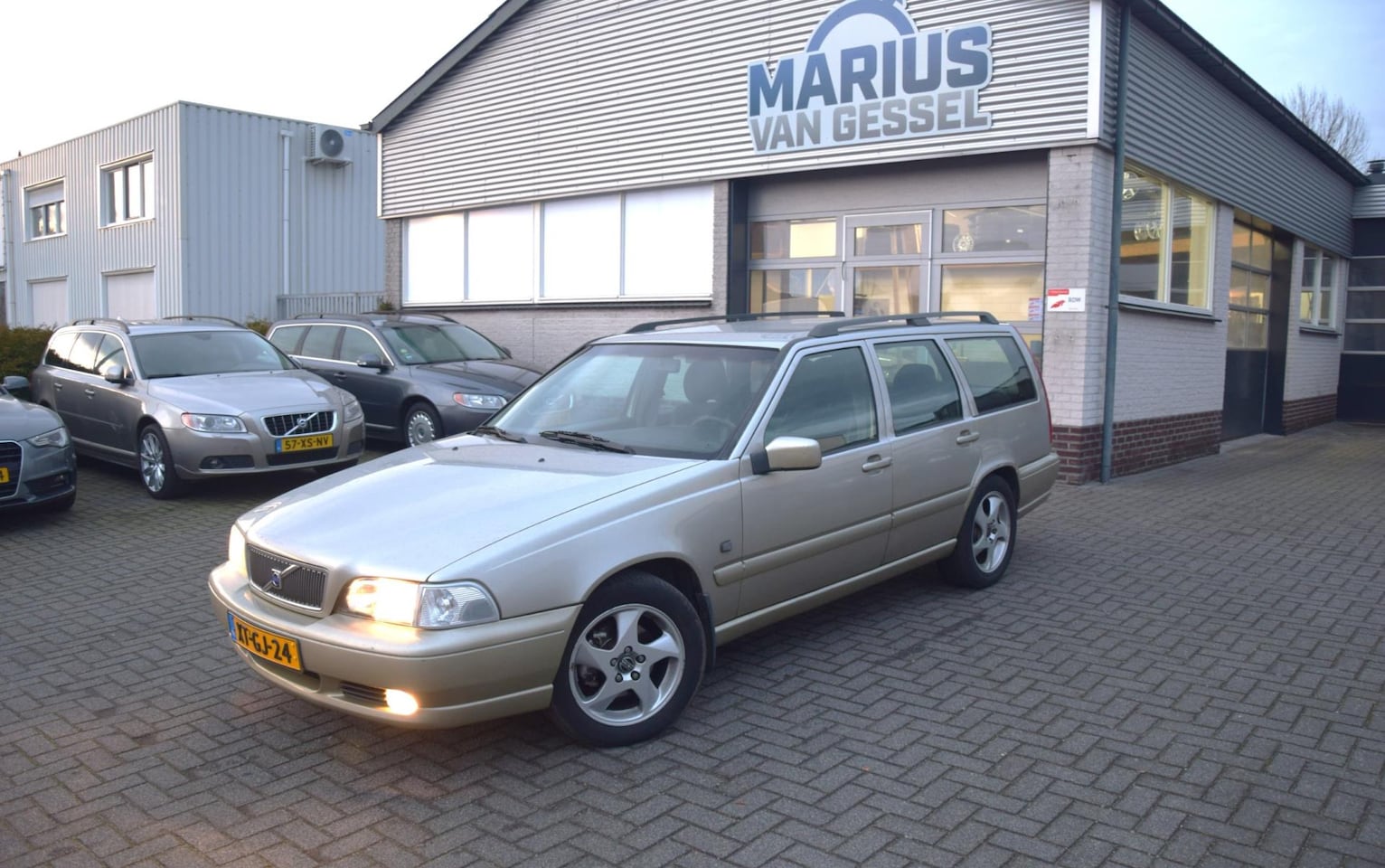 Volvo V70 - 2.5 10v Automaat Linear Pearl 144 pk - AutoWereld.nl