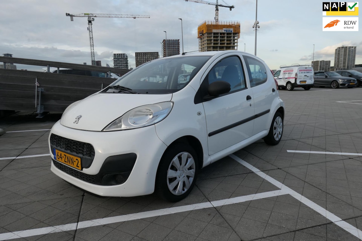 Peugeot 107 - 1.0 Access Accent Apk/Airco/Nap/Boekjes/Cd/Aux/Stuurbekr - AutoWereld.nl