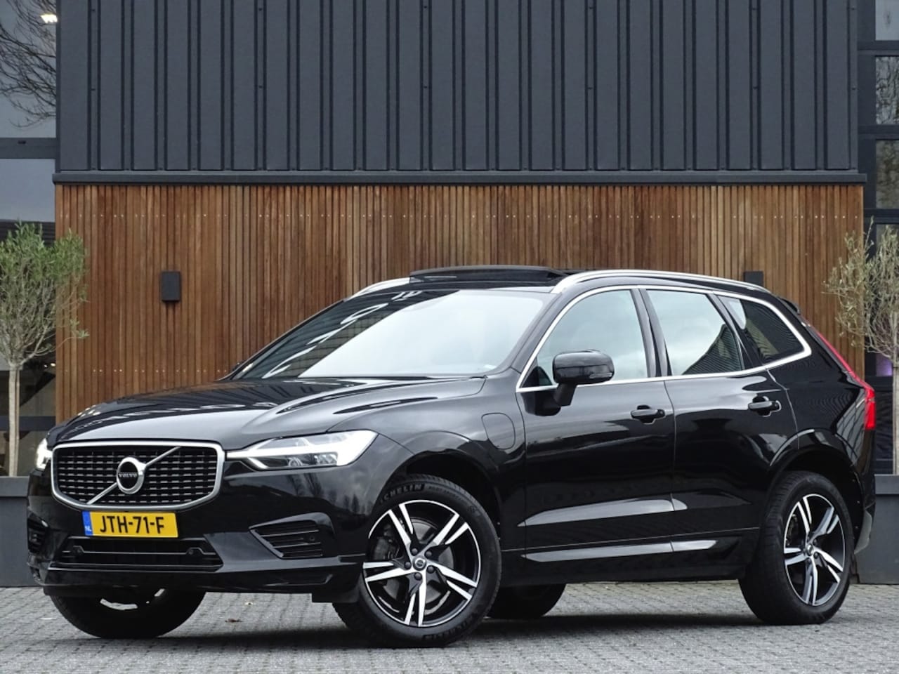 Volvo XC60 - T8 408PK AWD / R-Design / LED - AutoWereld.nl