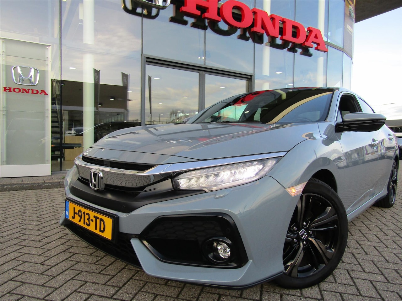 Honda Civic - 1.5 i-VTEC 182pk CVT 5D Prestige, TREKHAAK,LEDER - AutoWereld.nl