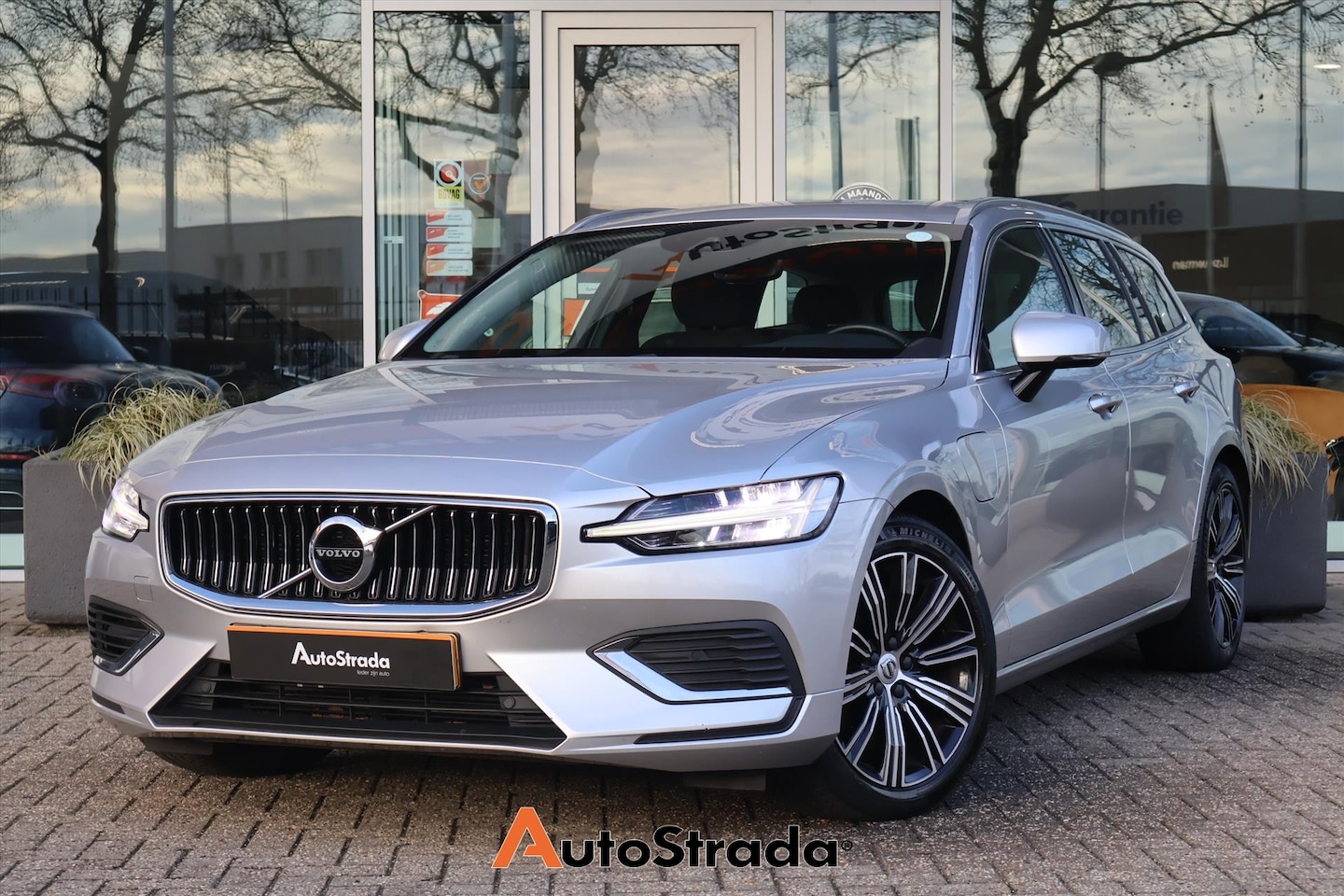 Volvo V60 - T6 Business Pro Twin Engine 340pk AWD | Carplay | ACC | Climate | LED | Virtual | Dodehoek - AutoWereld.nl