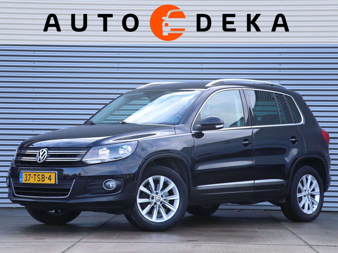 Volkswagen Tiguan - 1.4 TSI Sport&Style *Navigatie*Parkeersens.* - AutoWereld.nl