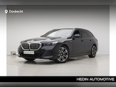 BMW 5-serie Touring - 520i M-Sport | Driving Assistant Professional | Trekhaak | Standkachel | Carbon int. lijst