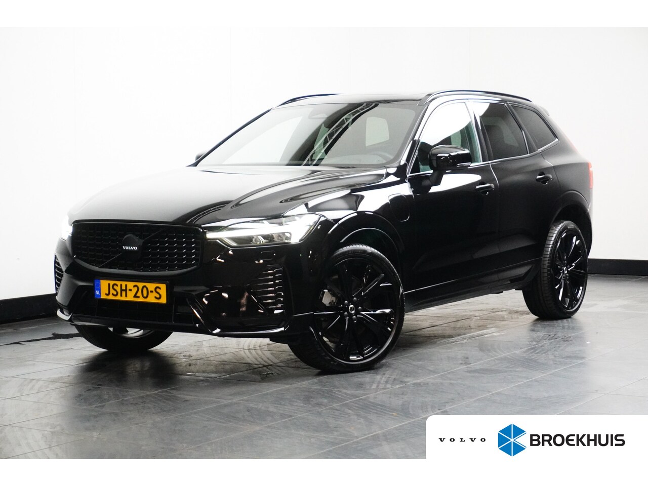 Volvo XC60 - T6 Plug-in hybrid AWD Plus Black Edition | Panoramadak | Trekhaak | Luchtvering | Stoelven - AutoWereld.nl
