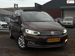 Volkswagen Touran - 1.6 TDI SCR Highline Business 7 Persoons | Panoramadak | LED | Standkachel |