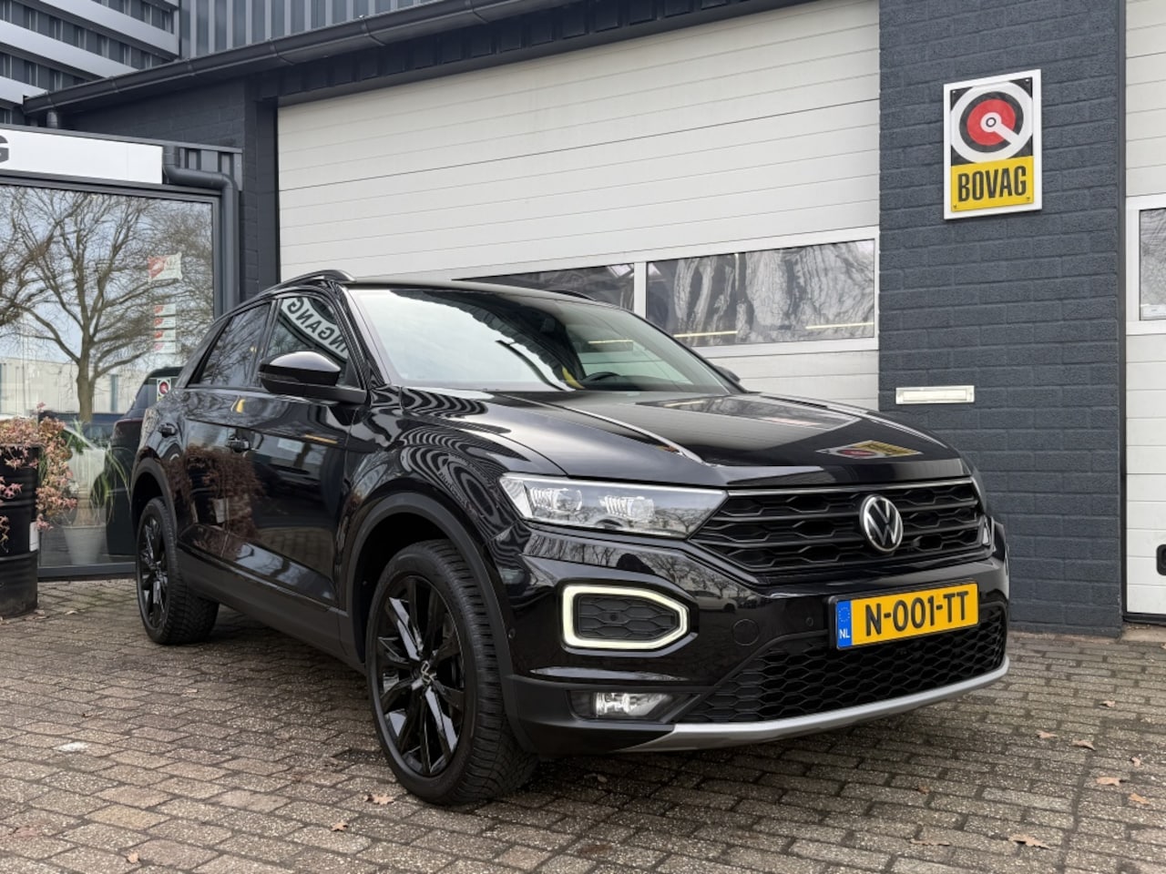 Volkswagen T-Roc - 1.5 TSI Sport black style - AutoWereld.nl