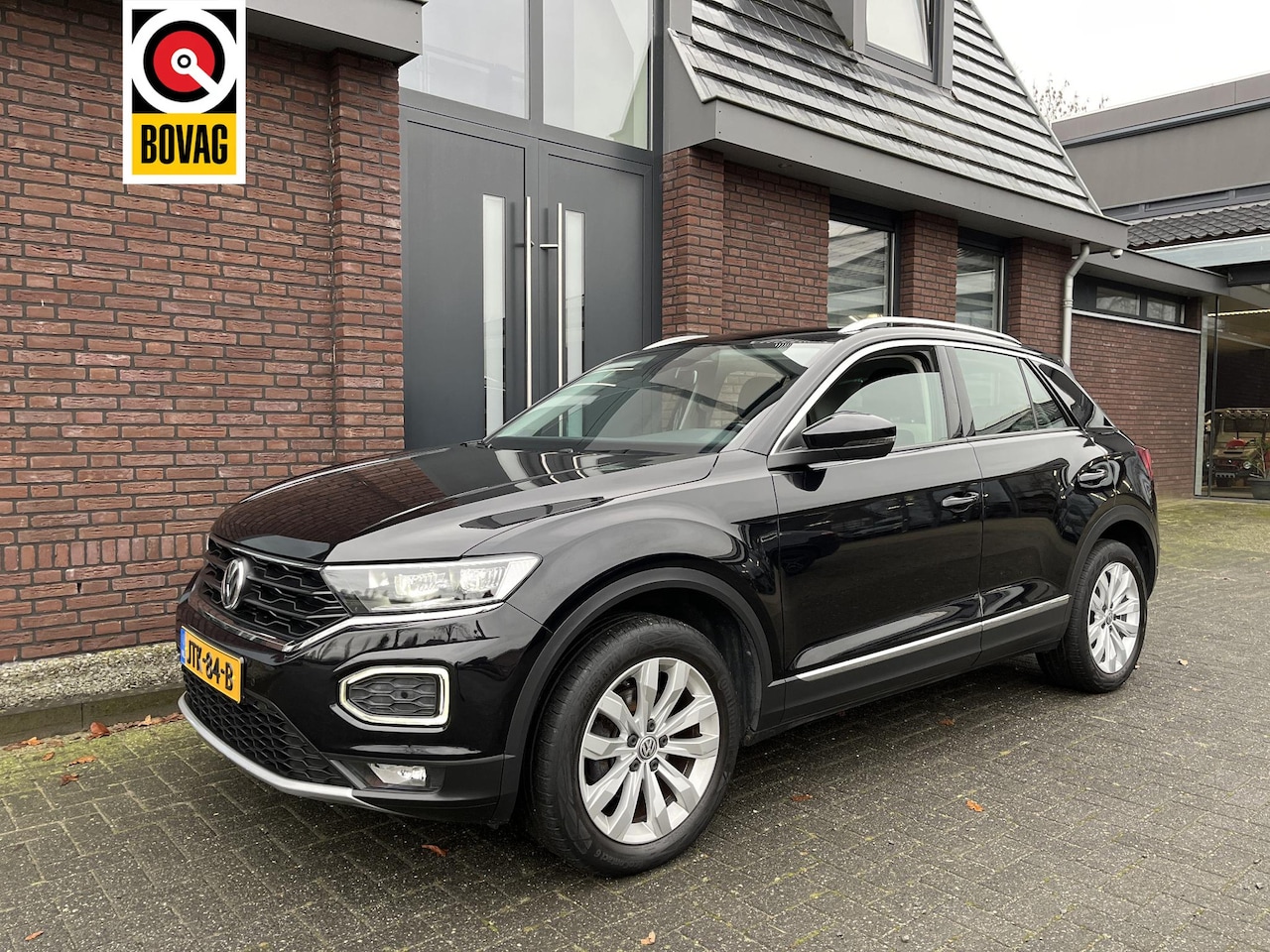 Volkswagen T-Roc - 1.5 TSI Sport VIRTUAL DASBOARD | LED | TREKHAAK | ELEC. A. KLEP | ADAPTIVE CRUISE CONTROL - AutoWereld.nl