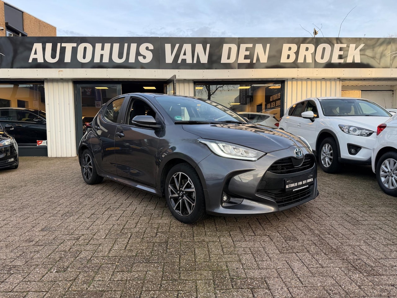 Toyota Yaris - 1.5 Hybrid Automaat|Navi|Adap Cruise|Carplay|Camera|Led|Pdc|Lmv|Nw Apk| - AutoWereld.nl