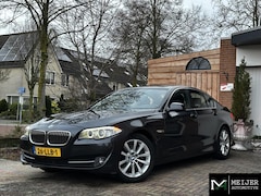 BMW 5-serie - 528i High Executive|Xenon|Half Elektr. stoelen|Cruise|PDC voor + achter|NAP