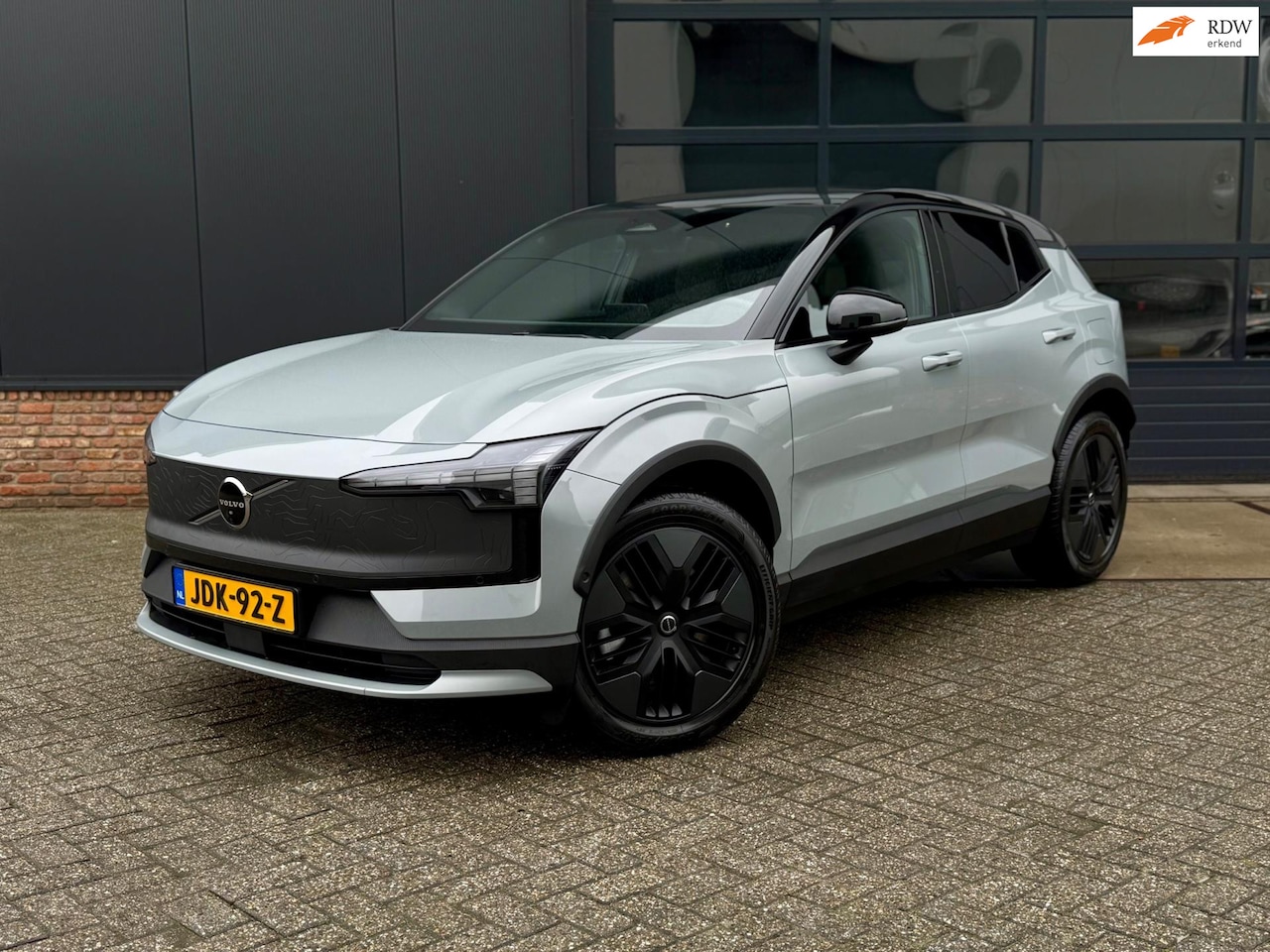 Volvo EX30 Cross Country - Twin Motor Performance Ultra 69 kWh Twin Motor Performance Ultra 69 kWh - AutoWereld.nl