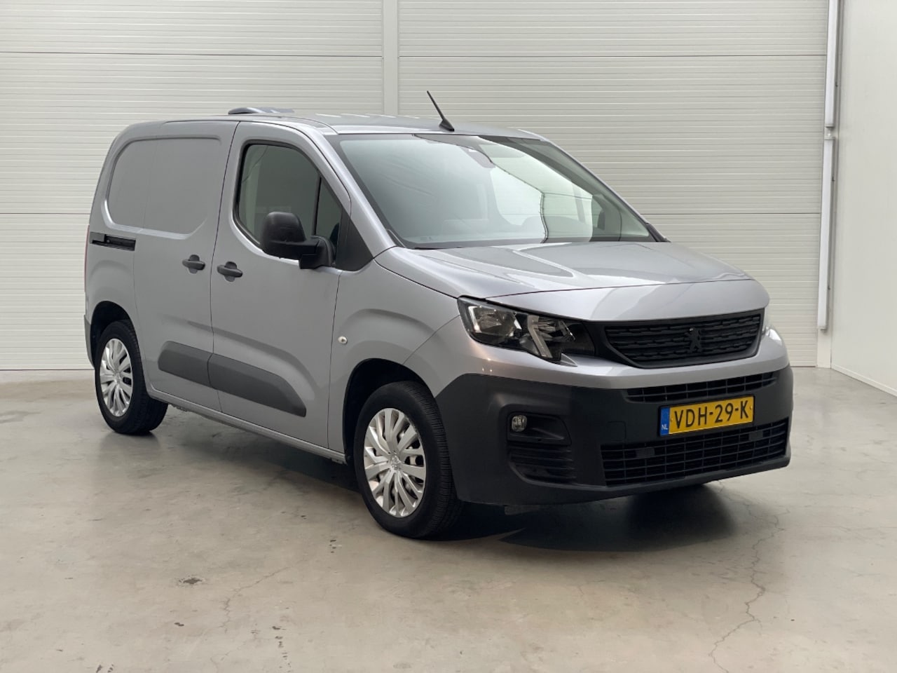 Peugeot Partner - 1.5 BlueHDI Premium Automaat 3 Pers - AutoWereld.nl