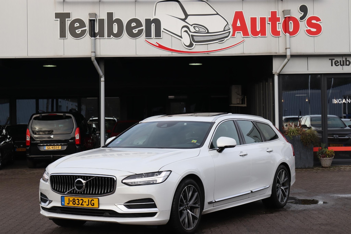 Volvo V90 - 2.0 T4 Business Luxury+ BTW Auto, Pilot assist, Adaptieve Cruise control, Panoramadak, Sch - AutoWereld.nl