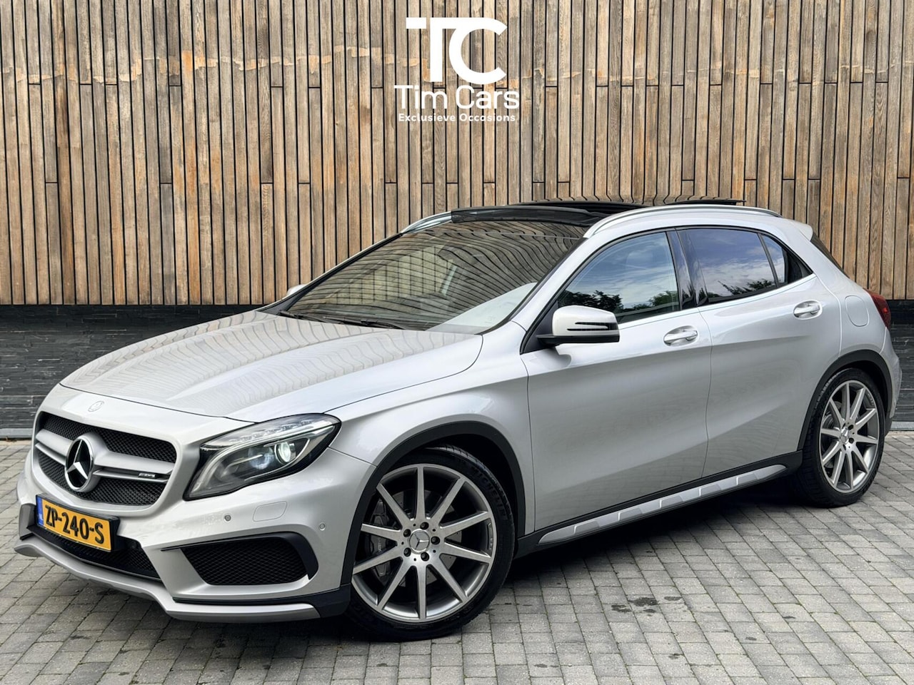 Mercedes-Benz GLA-Klasse - AMG 45 4MATIC Automaat | Panoramadak | Bi-Xenon verlichting | Lederen bekleding | Stoelver - AutoWereld.nl