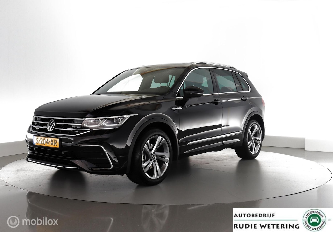Volkswagen Tiguan - 1.5 TSI 150PK Automaat R-Line Business pano|cam|nav|lmv19 - AutoWereld.nl
