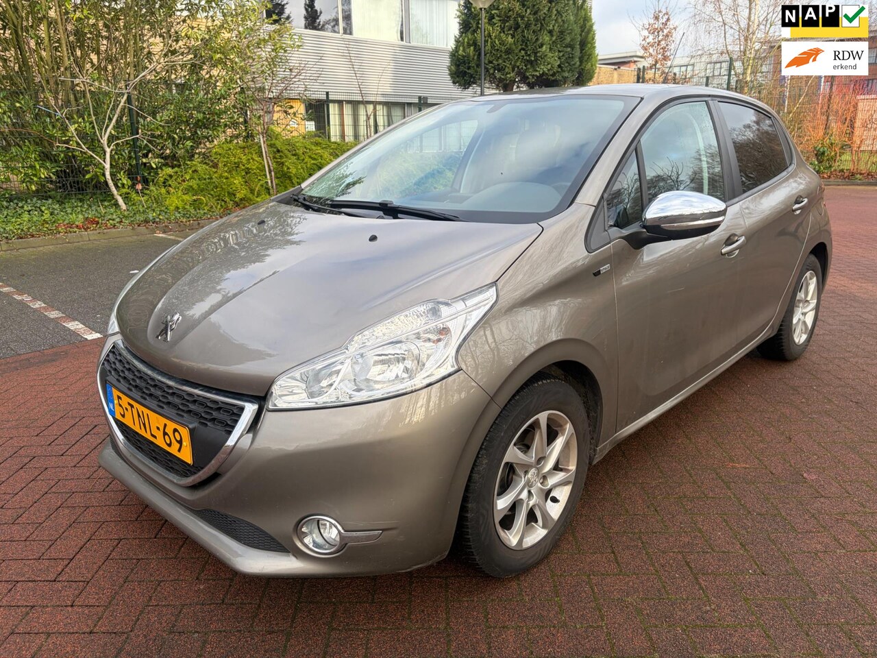 Peugeot 208 - 1.2 VTi Style / Navi / PDC / 5-drs - AutoWereld.nl