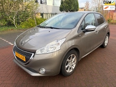 Peugeot 208 - 1.2 VTi Style / Navi / PDC / 5-drs