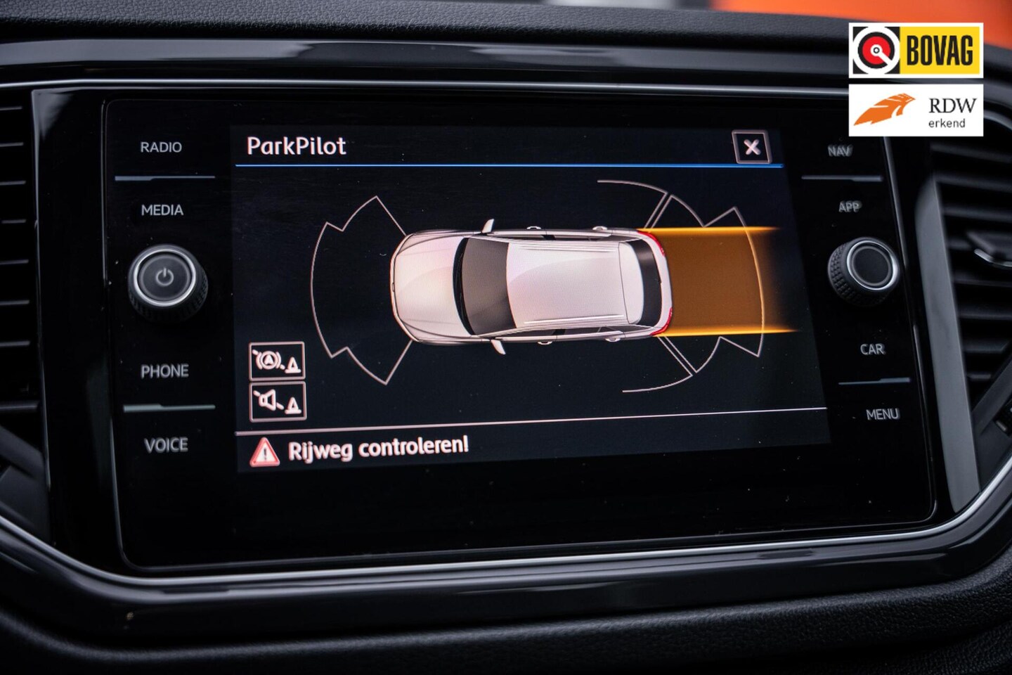 Volkswagen T-Roc - 2.0 TSI 4Motion*PANO*VIRTUAL*19''LM*LEDER* - AutoWereld.nl