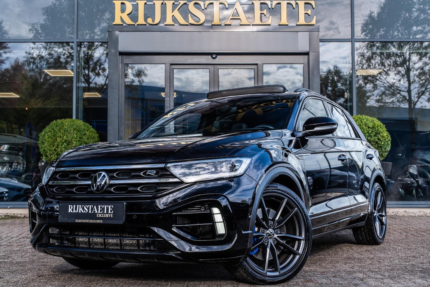 Volkswagen T-Roc - R 2.0 TSI 4Motion|PANO|ACC|CAMERA|AKRAPOVIC - AutoWereld.nl