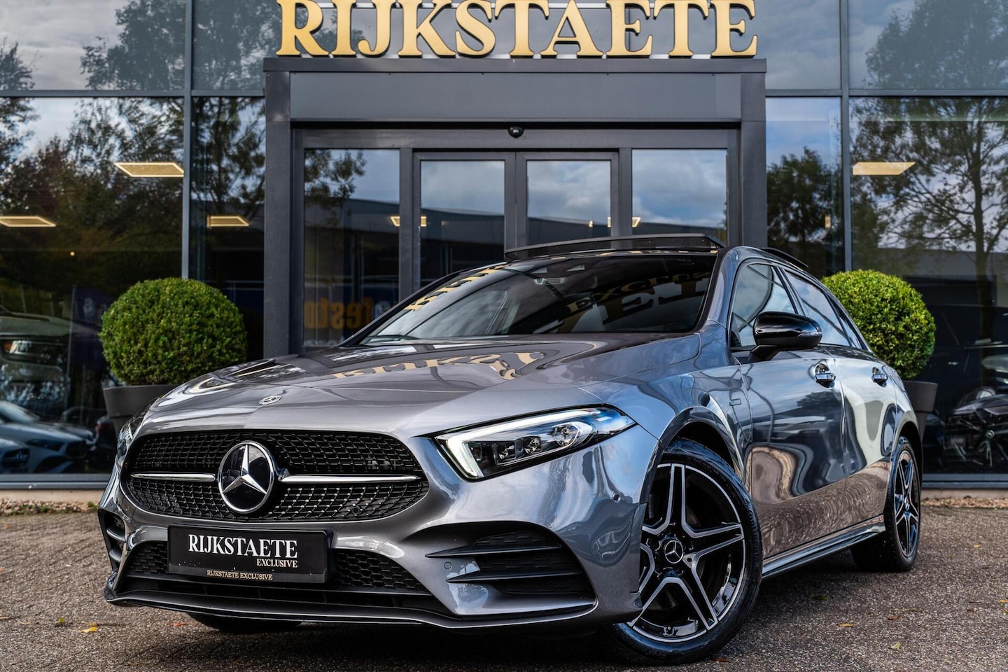 Mercedes-Benz A-klasse - A250e AMG|PANO|18''|BURMESTER|MEMORY - AutoWereld.nl