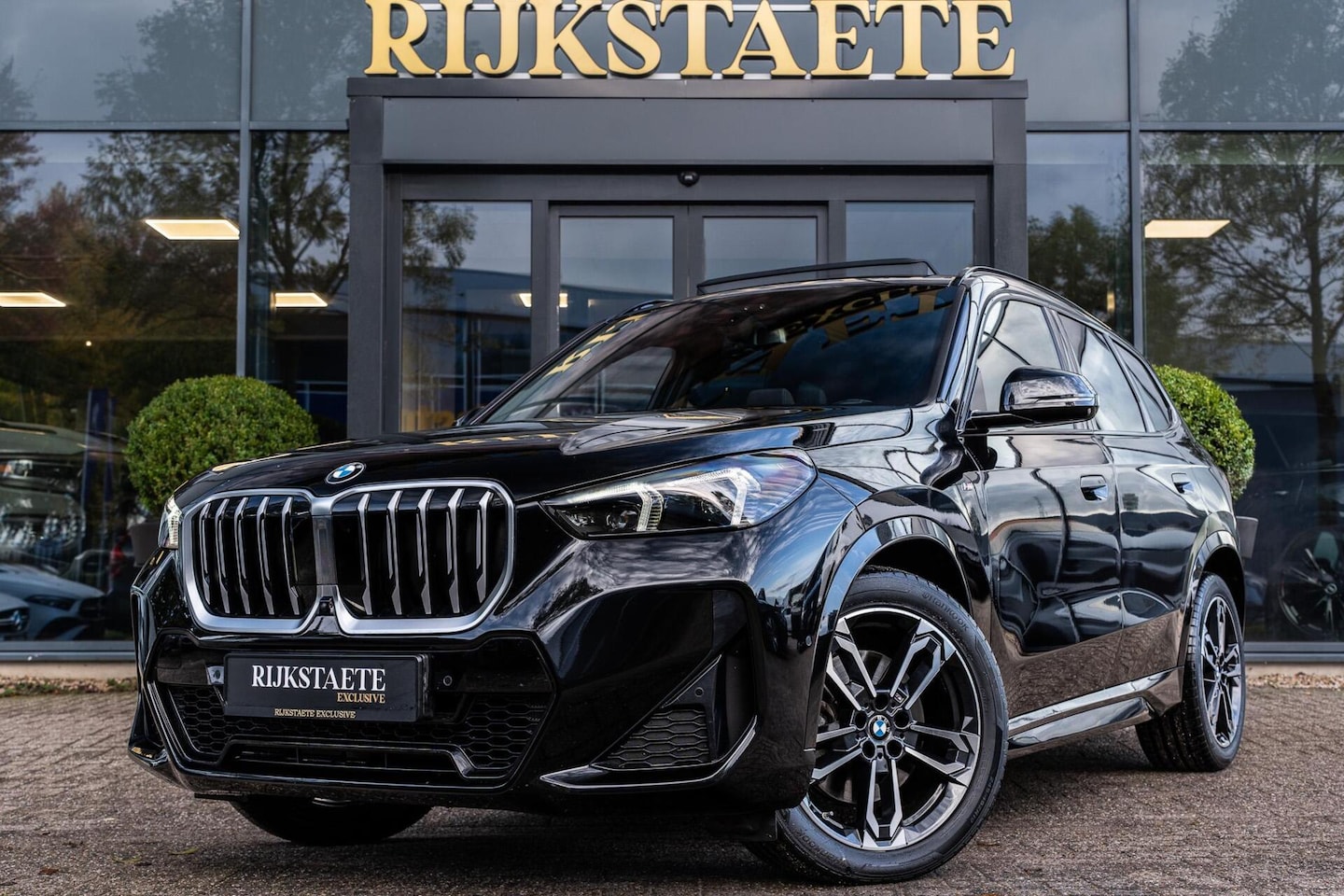 BMW X1 - xDrive 23i|PANO|M-PAKKET|H&K|360°|MEMORY|CARPLAY|19'' - AutoWereld.nl
