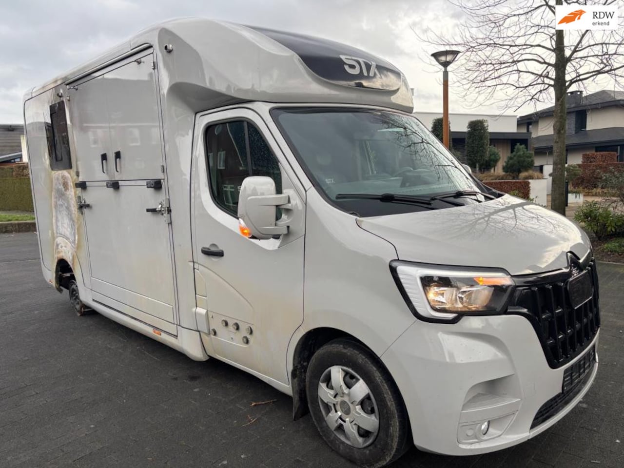 Renault Master - paarden wagen stx master horsebox bj 2023 - AutoWereld.nl