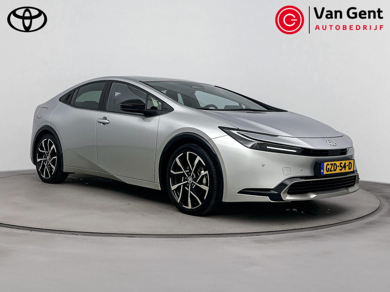 Toyota Prius - 2.0 Plug-in Executive | Navigatie | Stoel-/stuurverwarming | 19 inch | Dodehoek detectie - AutoWereld.nl