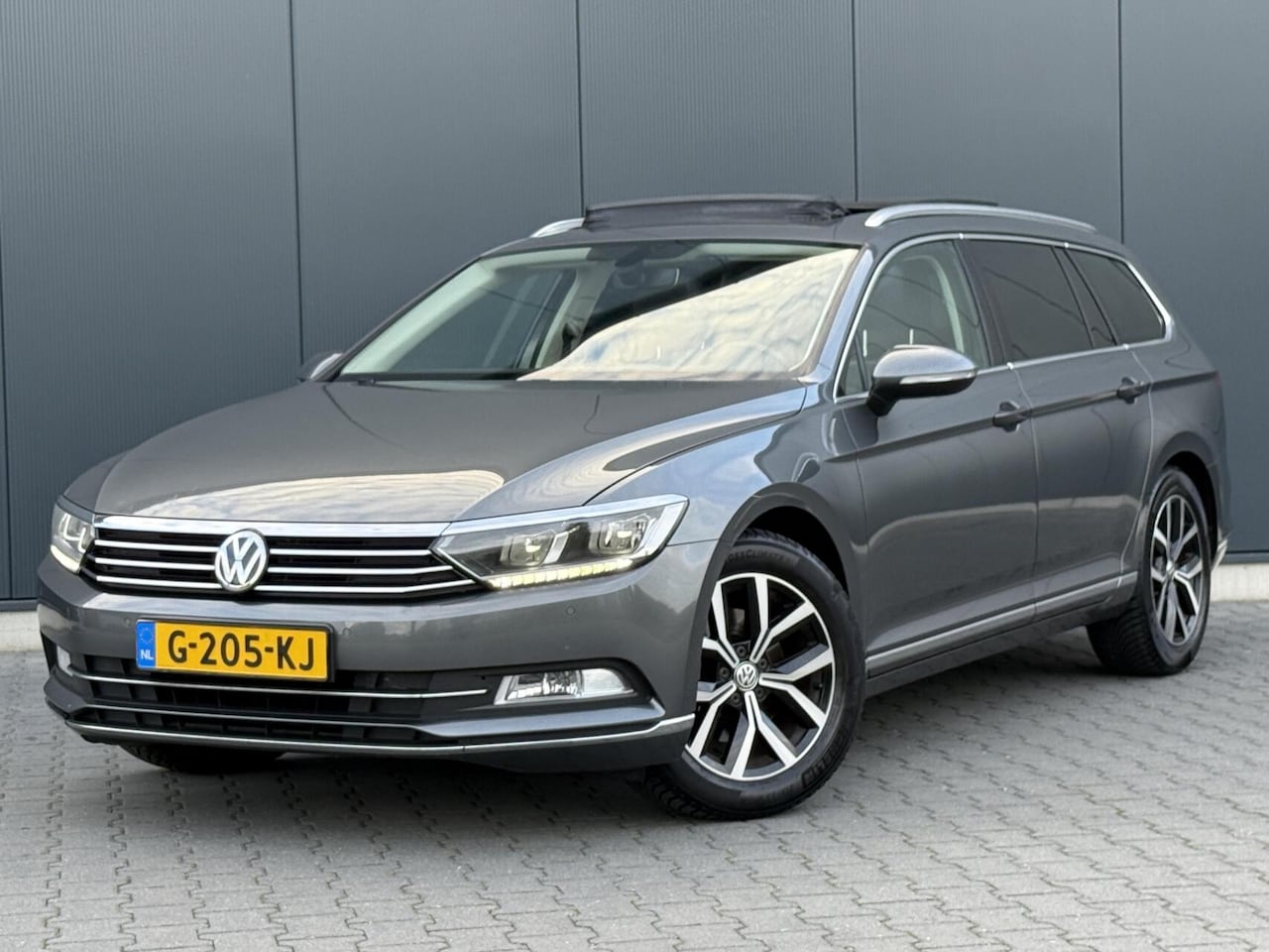Volkswagen Passat Variant - 1.4 TSI Highline Leder - Pano - Led - Trekhaak - AutoWereld.nl