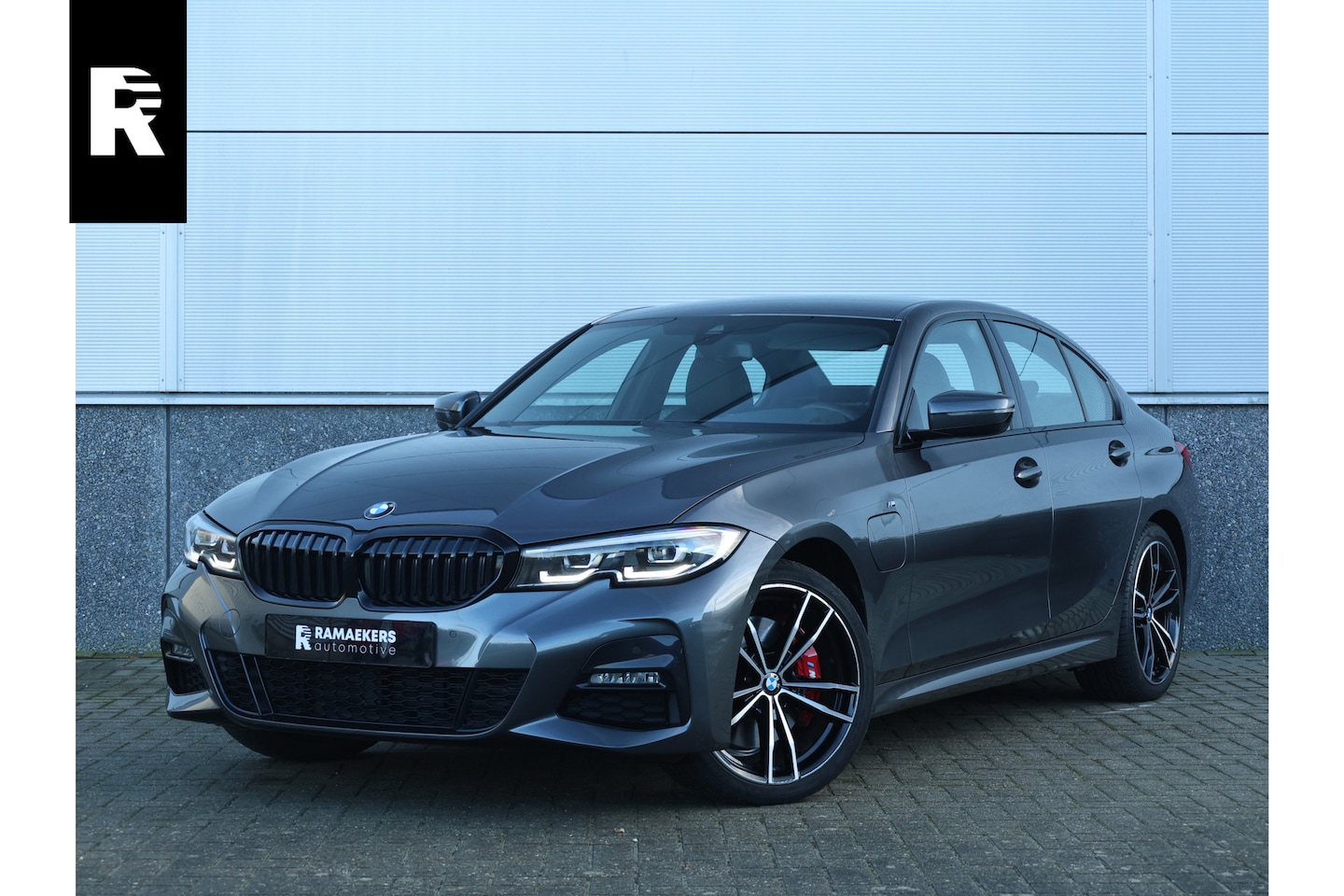 BMW 3-serie - 330e M Sport HiFi / 19 inch / M-Sport remmen / Leder / - AutoWereld.nl