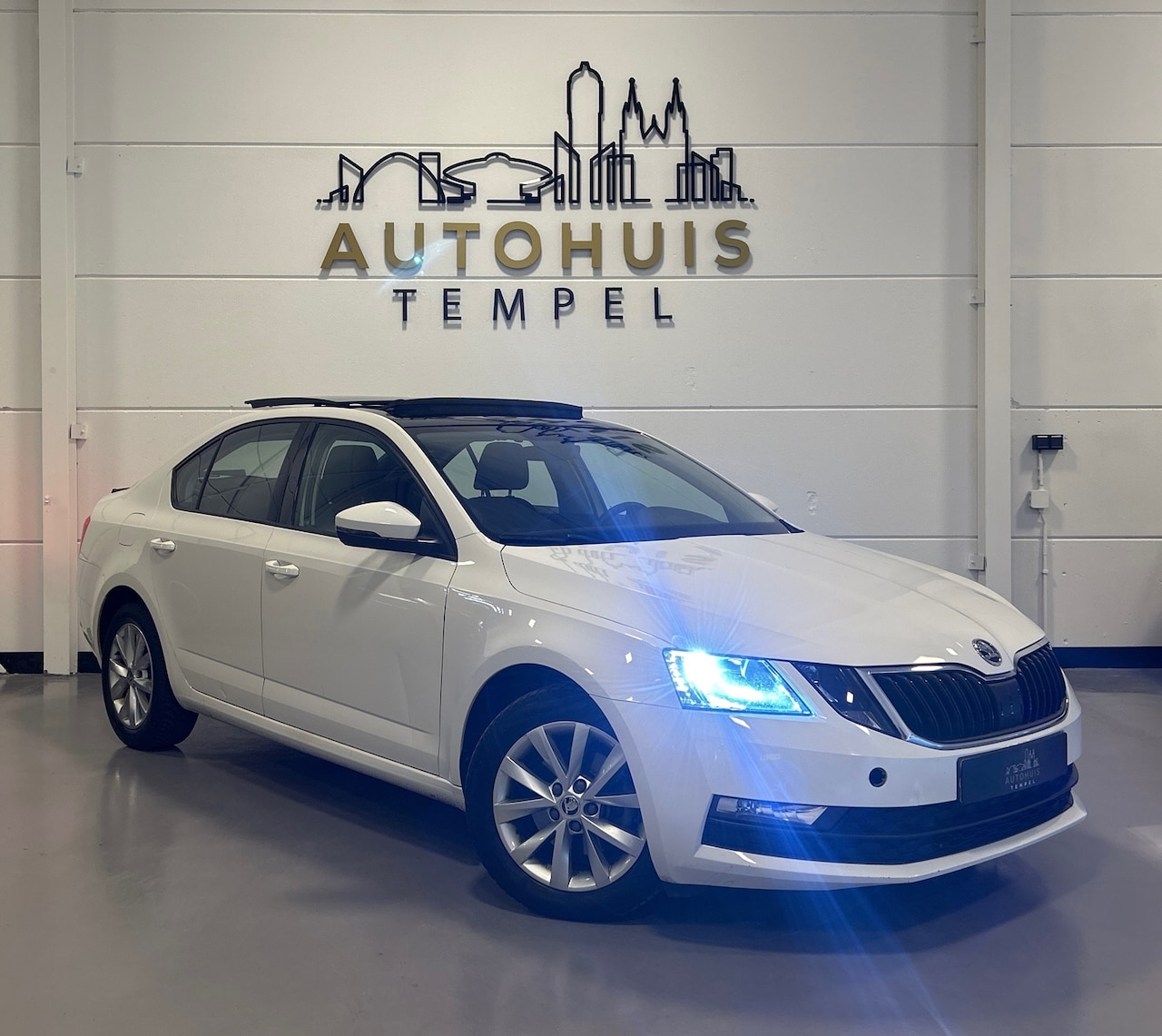 Skoda Octavia - 1.0 TSI Greentech Ambition NAP Airco Panoramadak Pdc Cruise Climate Apple Carplay Led Isof - AutoWereld.nl