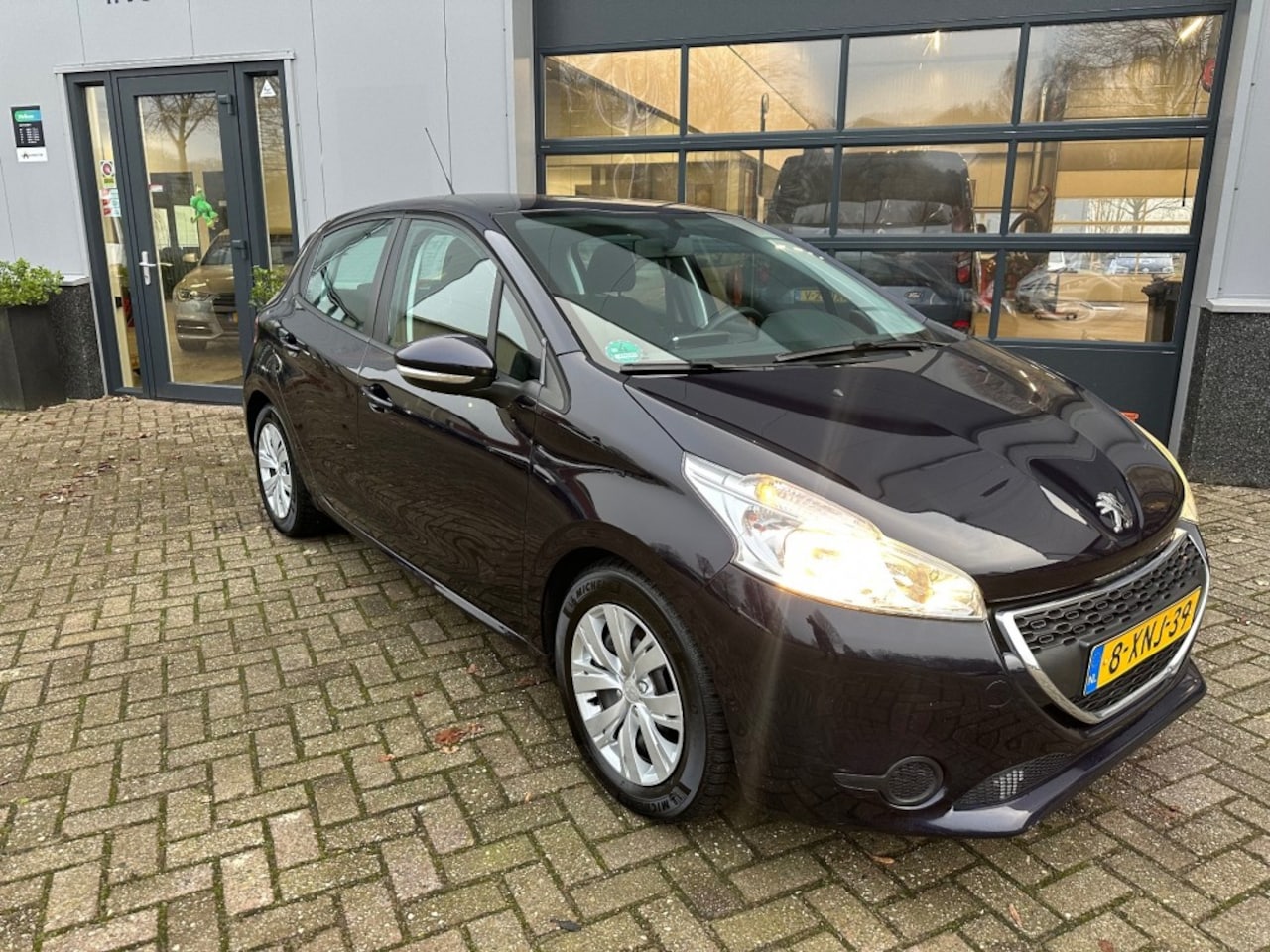 Peugeot 208 - 1.6 E-HDI ACTIVE TREKHAAK CRUISE CONTROLE WINTERWIELEN - AutoWereld.nl