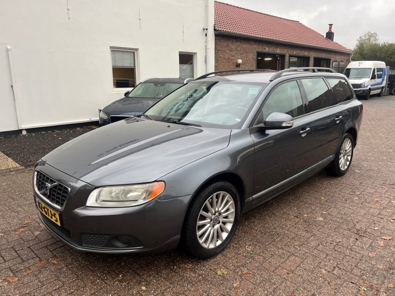 Volvo V70 - 2.5T Summum Automaat Leder Stoelverwarming - AutoWereld.nl