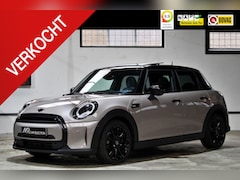 MINI Cooper - 1.5 Camden Plus Edition | Panoramadak | Verwarmd stuur | Harman Kardon | Camera | NL auto