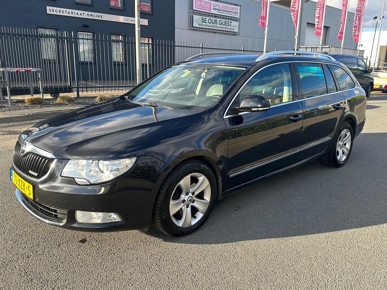 Skoda Superb Combi - 1.6 TDI Greenline Tour Business Line 2012 ZWART CLIMA XENON MEMORY NIEUWE APK - AutoWereld.nl